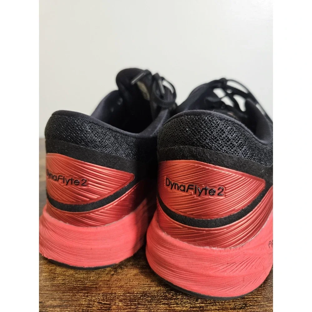 Nike used excellent